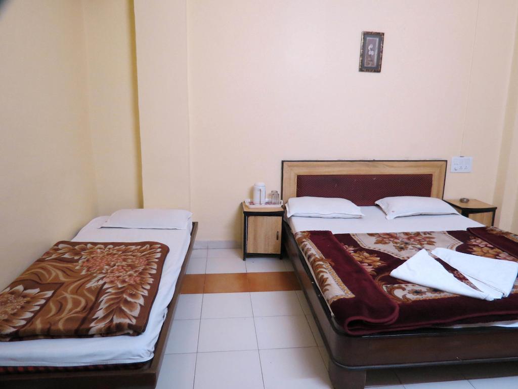 Hotel Sunny Classic Mahabaleshwar Luaran gambar